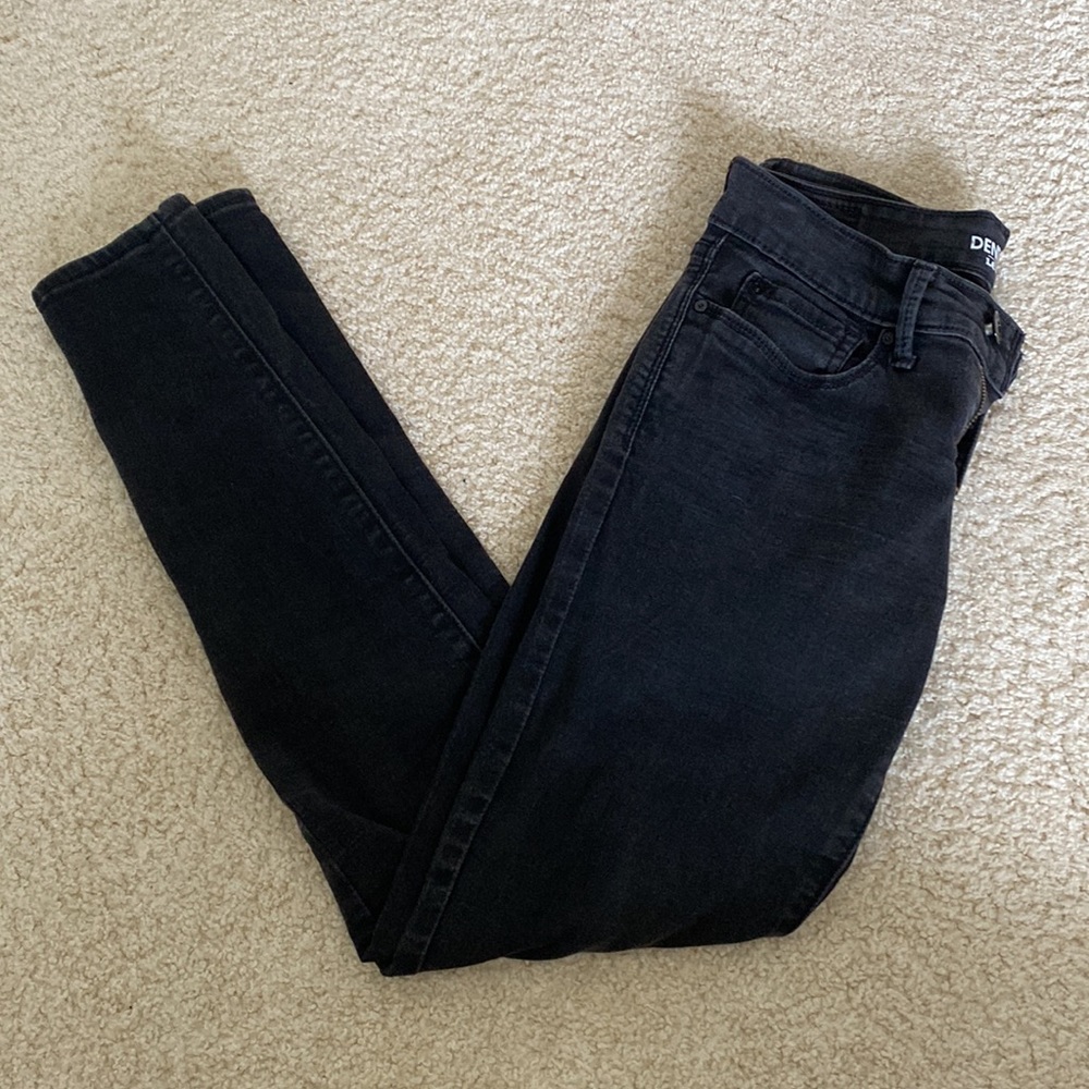 Denizen from Levi’s Black Low-Rise Jegging